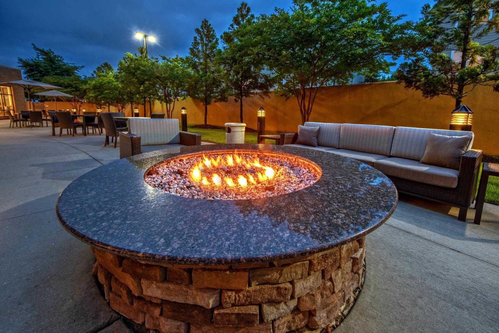 Courtyard Newport News Airport Hotell Exteriör bild