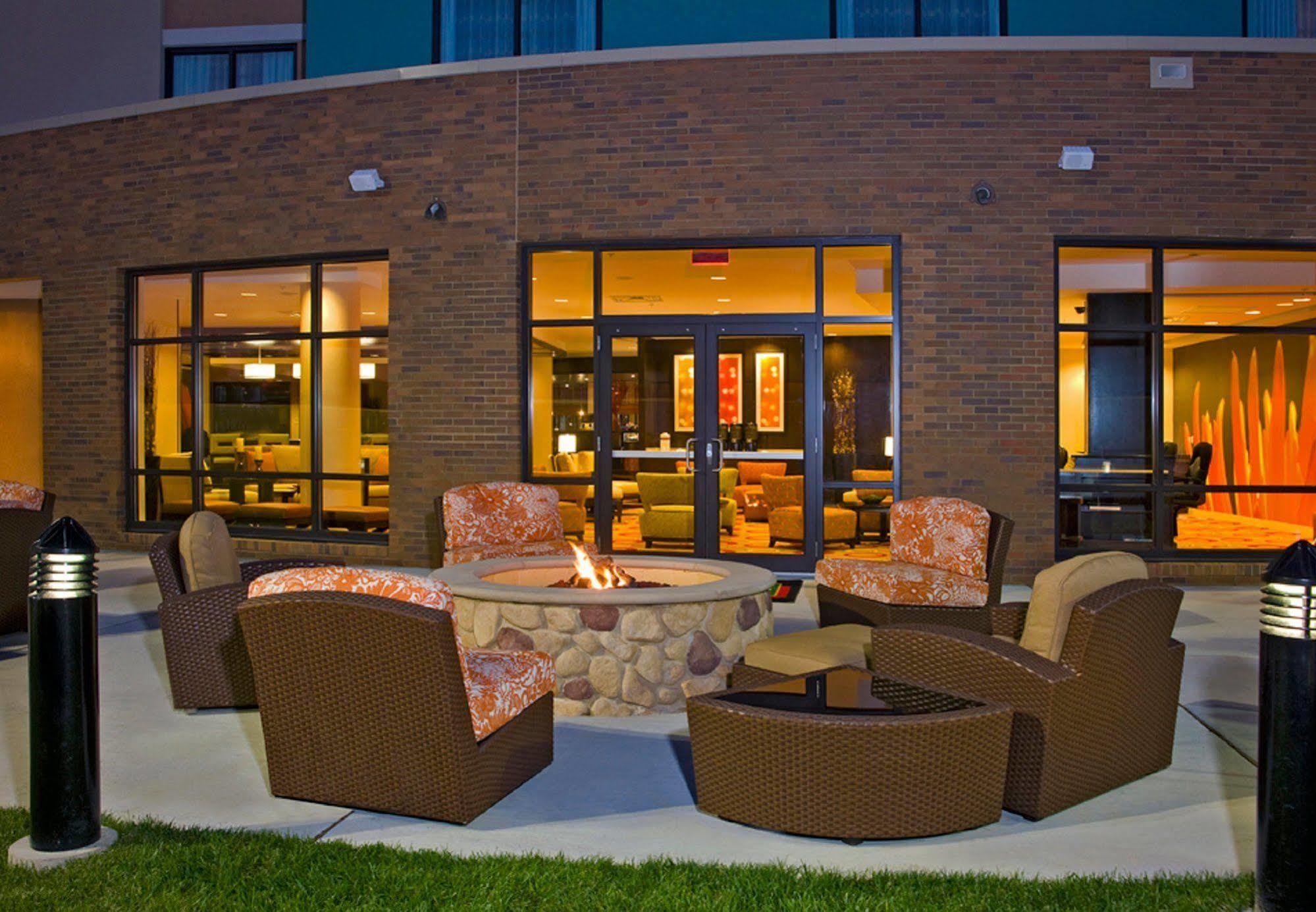 Courtyard Newport News Airport Hotell Exteriör bild